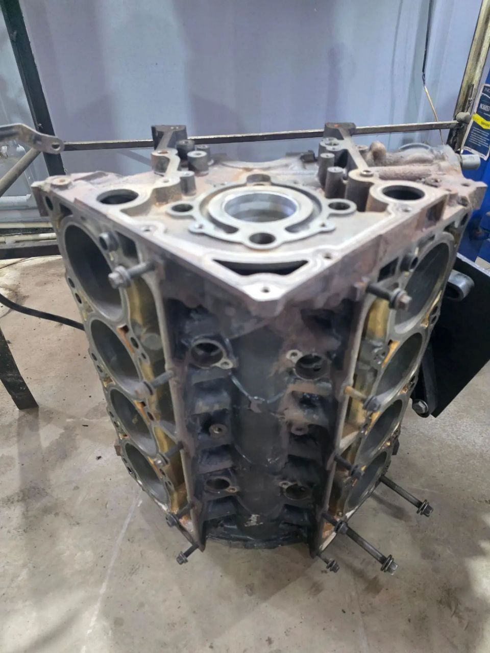 Блок двигателя 5.7
HEMI EZH MDS (68061157AA)